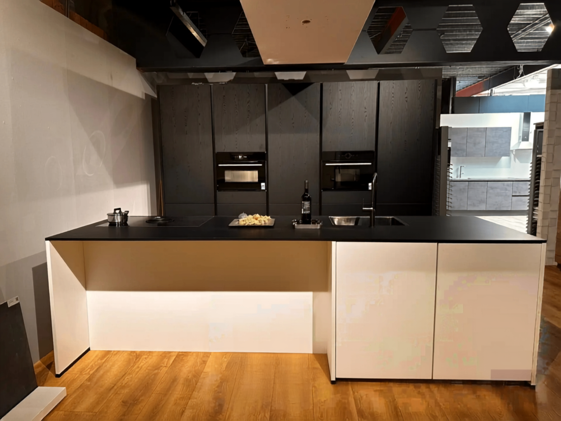 Showroomkeuken direct leverbaar - Keuken-Centrum Utrecht